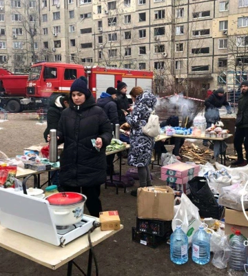 Як працюють Пункти незламності на місці ракетного удару у Дніпрі
