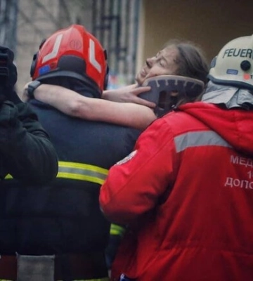 У Дніпрі з-під завалів дістали молоду маму: про однорічного сина поки нічого невідомо