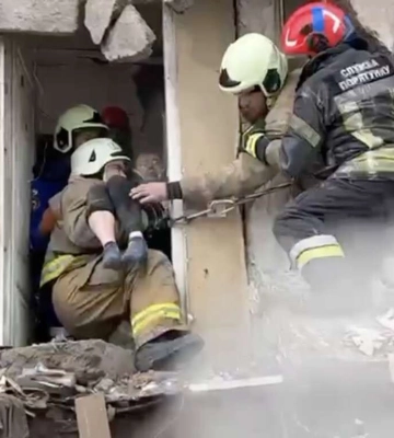У Дніпрі йде розбір завалів будинку, зруйнованого російською ракетою: вже 19 загиблих