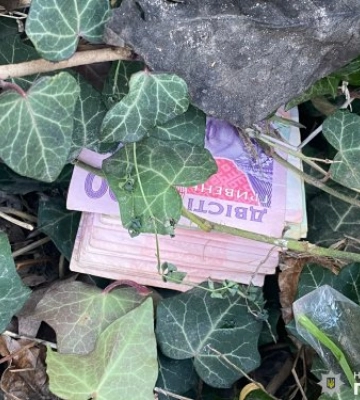 У Миколаївському районі поліцейські затримали двох чоловіків за пограбування водія міського транспорту