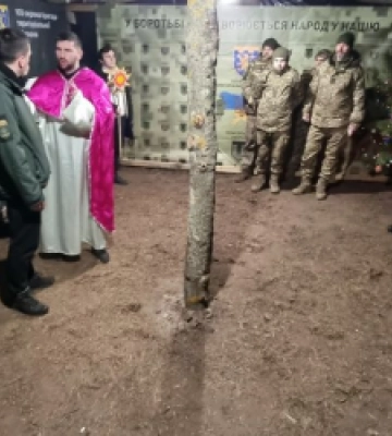Молодь зі Львова завітала з вертепом до захисників 103 бригади тероборони