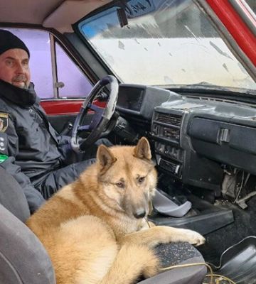 Хмельницкие полицейские спасли от голодной смерти собаку с Харьковщины