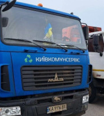 Херсон отримав від Києва самоскиди та сміттєвози для прибирання міста 