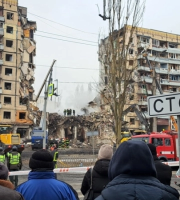 Ракетний удар по будинку в Дніпрі: кількість постраждалих знову зросла