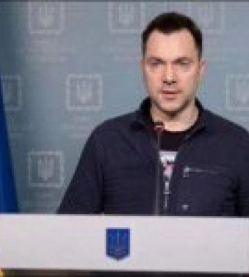 “Народе, я просто втомився”, – Арестович зробив заяву після скандалу з ракетою росіян по Дніпру