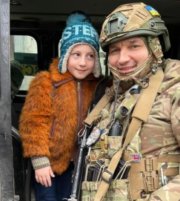 Молився і чекав: дивовижна історія порятунку 7-річного хлопчика з Бахмута