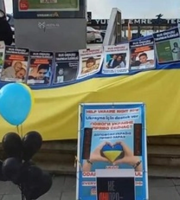 Жителі Стамбула вийшли на акцію на підтримку Дніпра: фото та відео