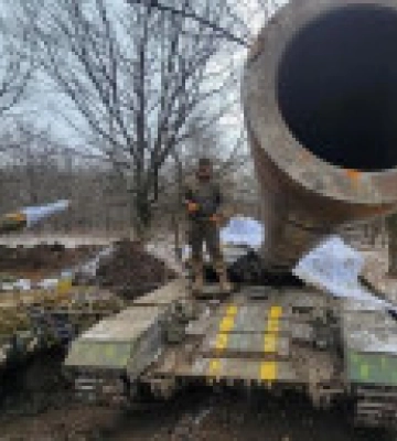 Столтенберг анонсував збільшення поставок важкого озброєння Україні