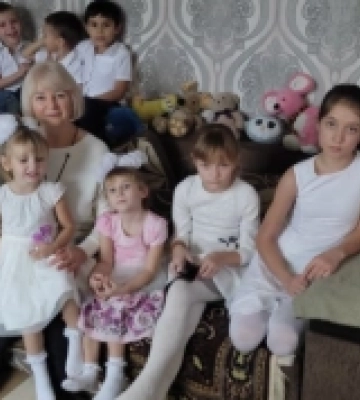 У громаді на Волині переселенка виховує десятьох дітей у будинку сімейного типу