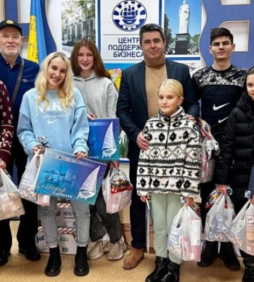 Миколаївських спортсменів-вітрильників привітали зі святами