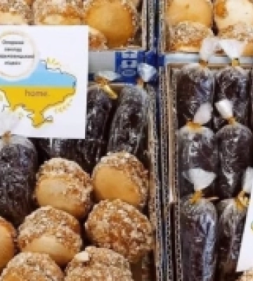 З Дядьковицької громади на передову відправили пакунки зі смаколиками