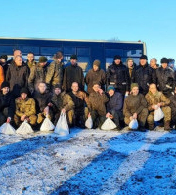 Україна звільнила з російського полону ще 50 військових (відео)