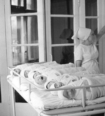 Скольким семьям он подарил радость. История главного роддома Днепра 
