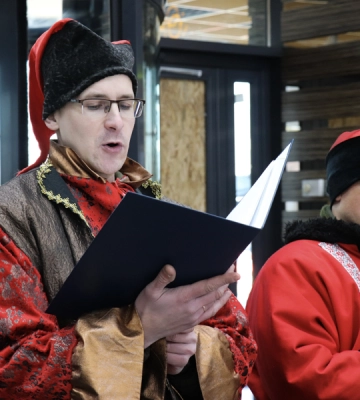 “Подолати сучасного Ірода”: у Харкові нацгвардійці колядували в ТРЦ (відео)