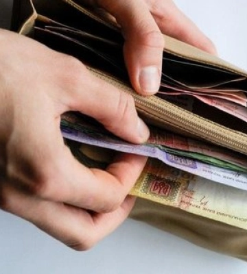 Більшість українців вважають, що для нормального життя достатньо 14,2 тис. грн, - опитування КМІС. ІНФОГРАФІКА