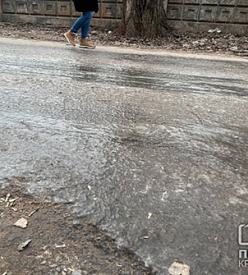 Скільки одиниць спецтехніки посипають дороги Кривого Рогу