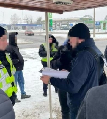 На Рівненщині патрульний взяв хабар, тепер ним займатиметься прокуратура