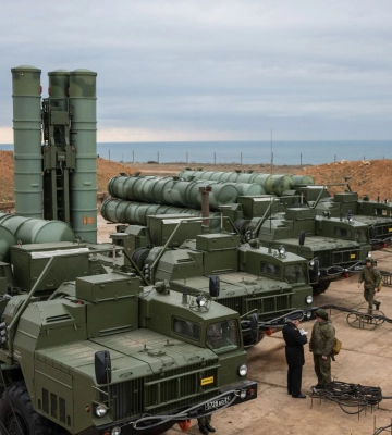 Армия РФ обстреливала Киев ракетами С-400: появились фото обломков снаряда