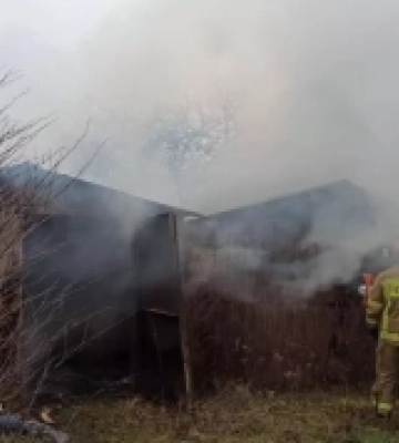 В Ужгороді загорівся гаражний кооператив