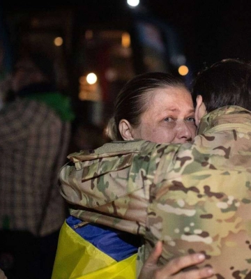 Ракетний удар по Дніпру: під завалами будинку може бути героїня «Азовсталі»