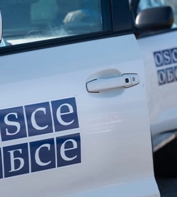 На Донбасі помітили автівки ОБСЄ, організація заперечує свою присутність на сході України