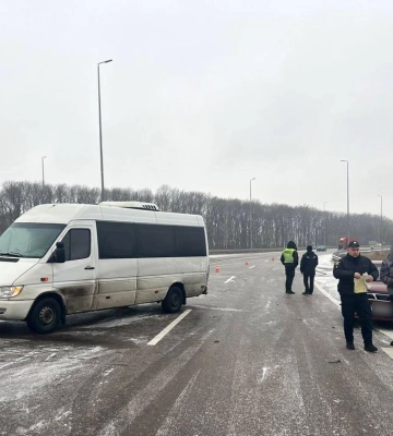 У ДТП на Полтавщині жінка потрапила під колеса мікроавтобуса