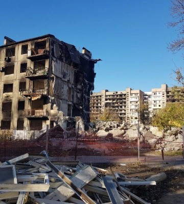 Дівчина з Маріуполя на Закарпатті: «Ніколи не повернуся до міста-привида. Я померла там під завалами!