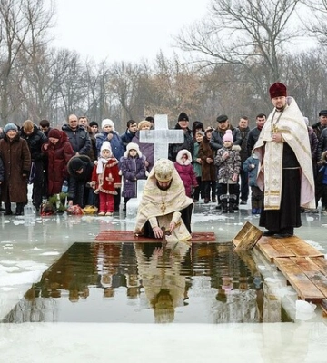 Міська влада Києва закликає відмовитися від масових заходів на Водохреще