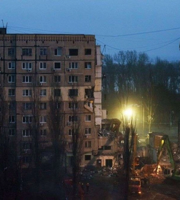 Пошуково-рятувальні роботи тривають. Наслідки терористичного акту рф в Дніпрі (ВІДЕО)
