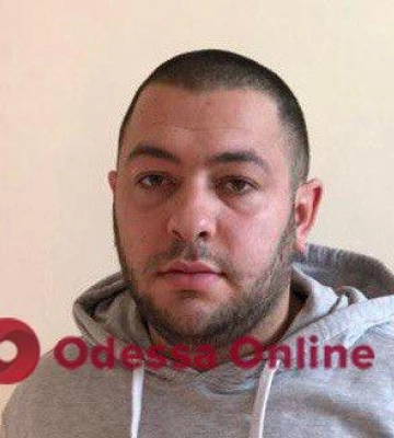 В Одесской области разыскивают волонтера-мошенника, который выманил у людей 30 тысяч гривен 