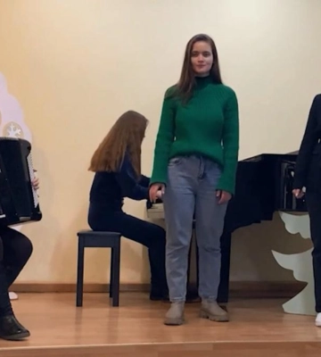 Викладачки з Острога чутливо виконали всесвітньо відому щедрівку (ВІДЕО)