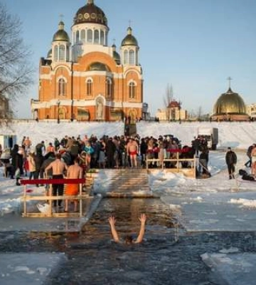 Киян закликали відмовитися від масових заходів та купань на Водохреще