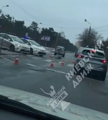 У Києві легковик на перехресті збив на смерть пішохода