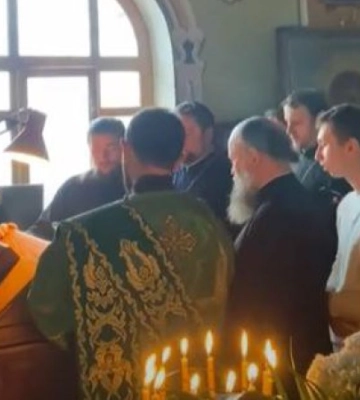 “Батько наш Онуфрій, УПЦ нам мати”. В УПЦ МП обіцяють “за церкву воювати”