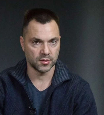 Арестович вибачився за свої слова про причини трагедії у Дніпрі