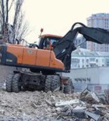 Как выглядит изнутри отель в Киеве, куда под Новый год прилетела российская ракета – видео