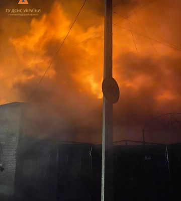 У Кропивницькому спалахнули два будинки на Полтавській (ФОТО)