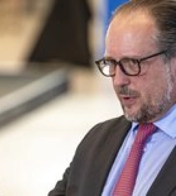 Министр иностранных дел Австрии призвал &quot;не перегибать палку&quot; с РФ. В Киеве ему ответили