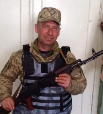 Пішов добровольцем в перші дні війни: на Донеччині помер Герой з Волині Олег Денисюк