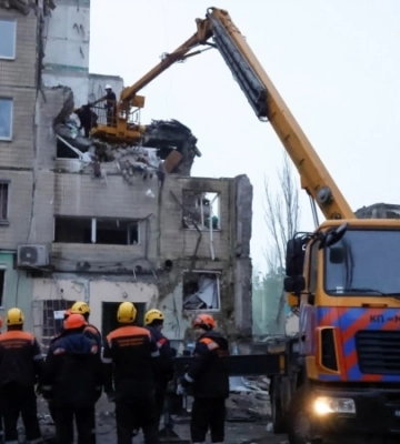 Пошуково-рятувальні роботи на місці ракетного удару в Дніпрі завершено, - ДСНС. ФОТО