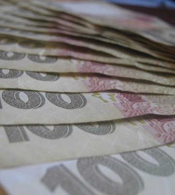 Проект продлили на год: сколько и где получили выплат эвакуированные украинцы в 2022 году