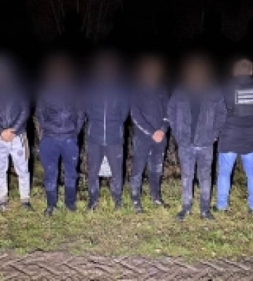 На Закарпатті прикордонники припинили спробу тютюнової контрабанди