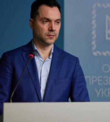Радник ОП Арестович звільняється через скандальну заяву щодо ракетного удару по багатоповерхівці у Дніпрі