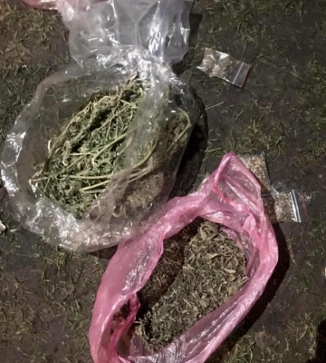 У Рівненському районі у неповнолітнього поліцейські виявили канабіс (ФОТО)