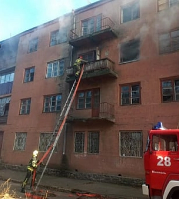 У Нікополі палала квартира у чотирьохповерховому будинку