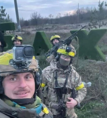 Захисників Бахмута і Соледара відвідав генерал Сирський. Туди перекинуть додаткові війська — Зеленський