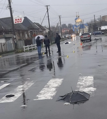 Моторошна ДТП на Закарпатті: співробітник СБУ збив двох людей (ФОТО, ВІДЕО)