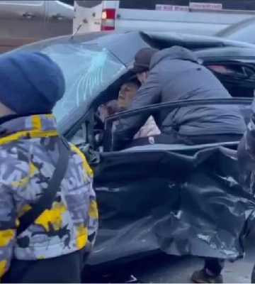 У Дніпрі машина волонтерів протаранила Тойоту: є постраждалі (відео)