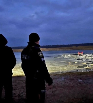 На Киевщине четверо детей провалились под лед, двое погибли