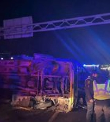 На окружной Львова столкнулись грузовик MAN и автобус БАЗ, больше 30 пострадавших — фото